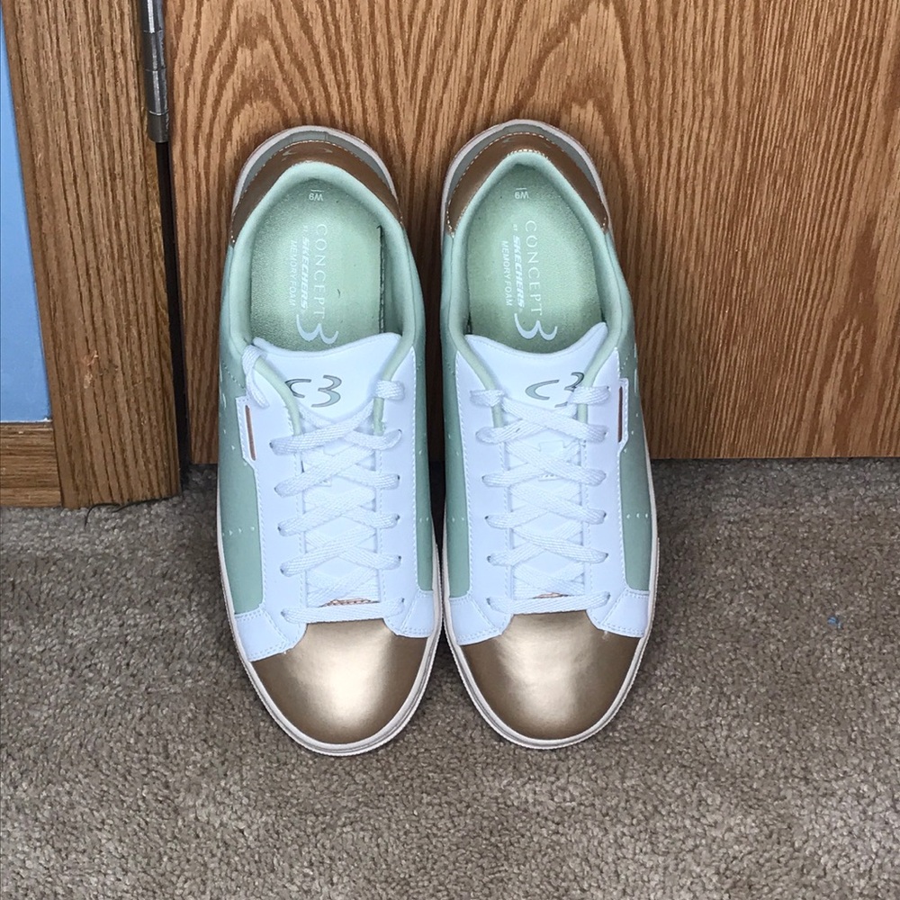 Skechers C3 size 9 women’s shoes.